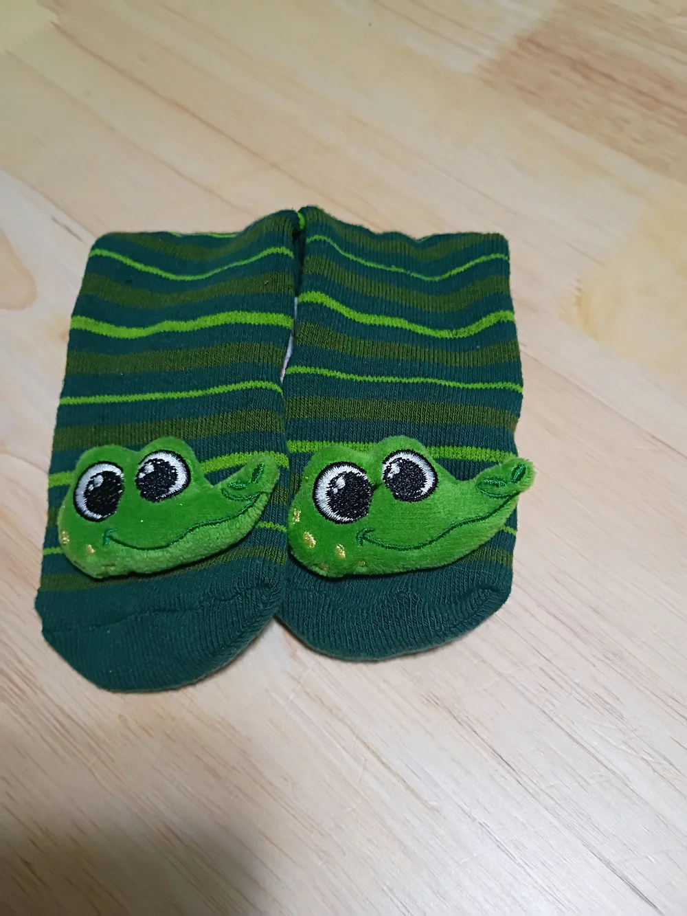 NEW Kids Green Striped Gator Socks 0-12m - Cute Plush Accent